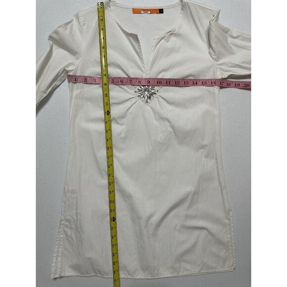 Cynthia Steffe‎ White Tunic Top Rhinestone Embellishment Brooch Eyelet Sleeves 2 - Picture 6 of 7